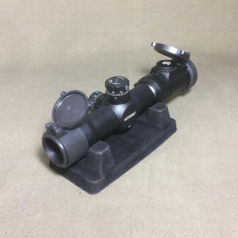 Прицел UTG Leapers Accushot 1-4.5x28 с подсветкой сетки Mil-dot под кольца 30 мм на Weaver